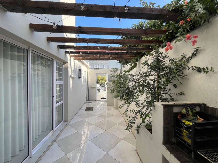 4 Bedroom Property for Sale in Oranjezicht Western Cape